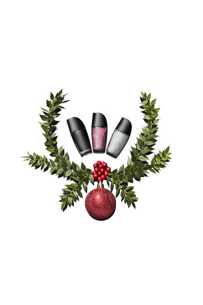 美丽产品与圣诞装饰品孤立在白色背景图片下载