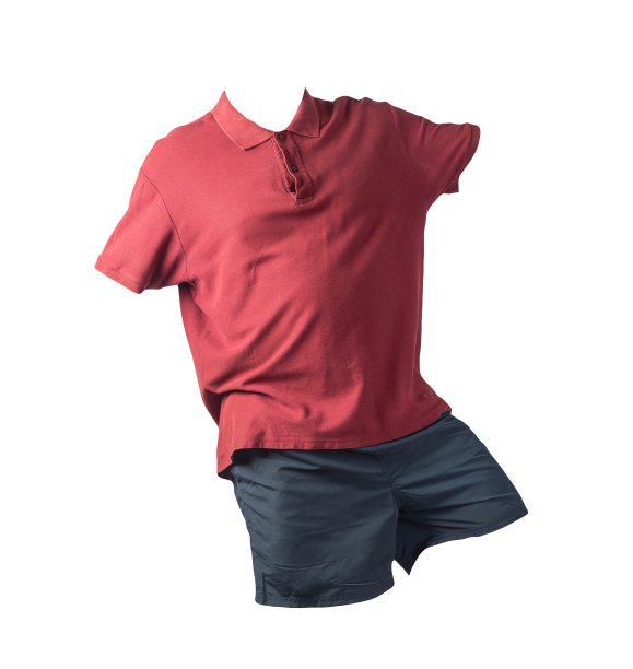 一件男士运动短裤和一件白色背景上有纽扣领的t恤图片下载