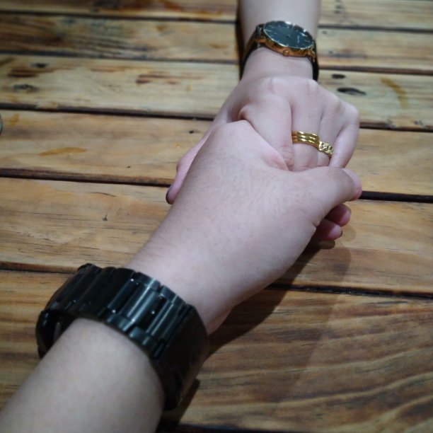 情侣手牵着手图片下载