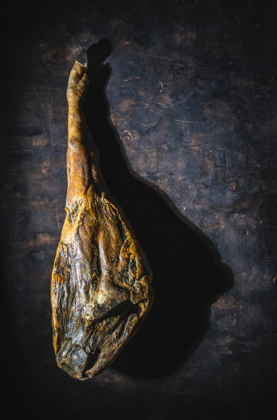 伊比利亚火腿伊比利亚火腿腿黑蹄整个伊比利亚火腿在穆迪的背景图片下载