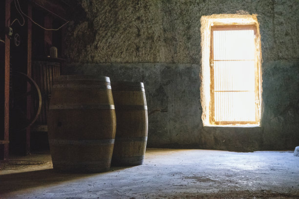 位于卡帕多西亚/土耳其的古老修道院酒窖图片下载