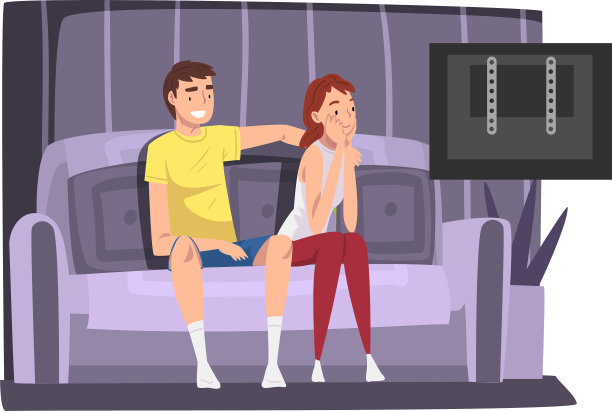 一对愉快的夫妇坐在沙发上看电视图片下载