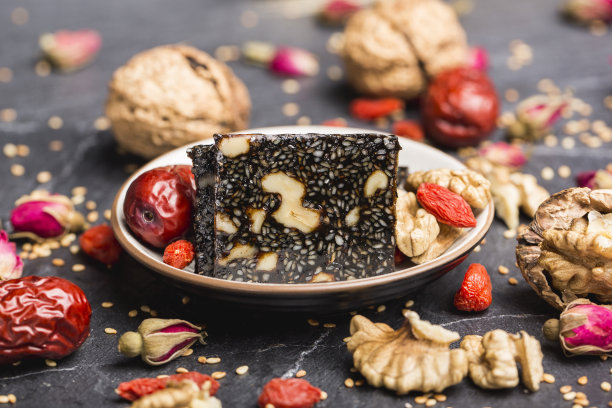 驴皮胶，枣，核桃，玫瑰和芝麻制成的糕点。阿胶。电子明胶是中国传统的补血补品。图片下载