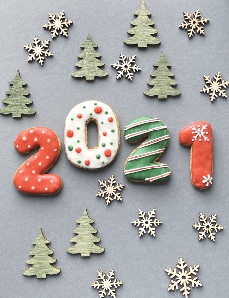2021圣诞饼干与木制装饰俯视图图片下载