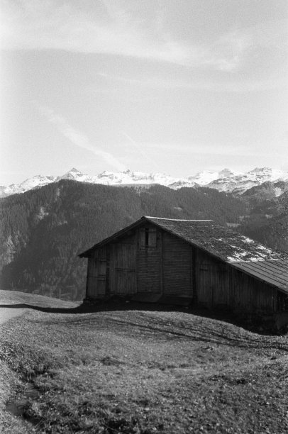 山里的谷仓图片下载