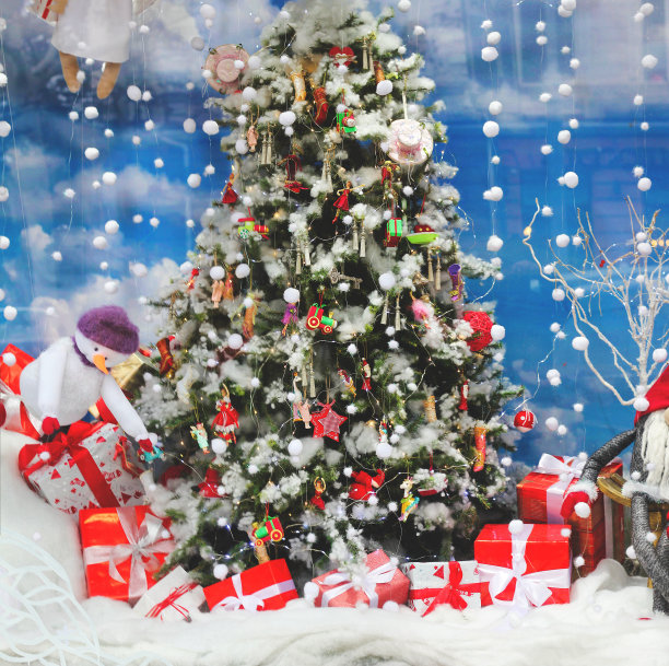 用礼物装饰圣诞树图片下载