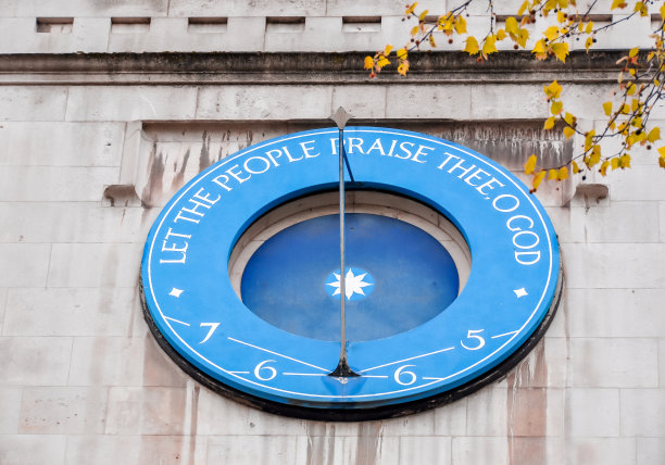 英国伦敦西敏寺正面题词“让人们赞美你，上帝”图片下载