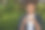 学生坐在户外公园和使用手机图片下载