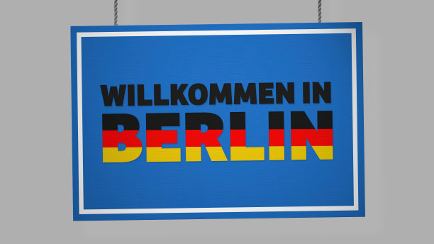 柏林的威尔科曼(欢迎来到柏林)纸板标牌挂在绳子上。包括剪切路径，以便您可以放置自己的背景。图片下载