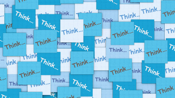 一堆写着“思考”的蓝色便利贴图片下载