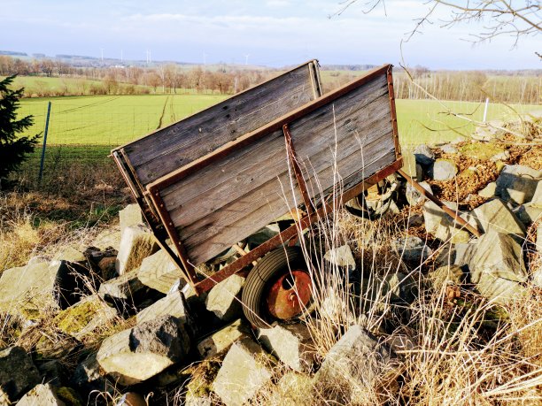老生锈的货车图片下载