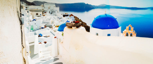 圣托里尼岛的蓝色圆顶火山口图片下载