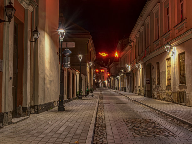 狭窄的中世纪萨维西奥斯街图片下载