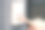 特写女人手手指按着按钮门铃或蜂鸣器回家图片下载