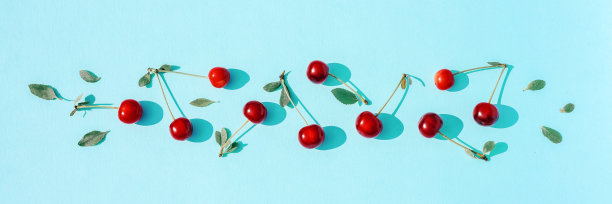 图案来自美丽的樱桃浆果。安慰食物的概念。夏天的背景图片下载