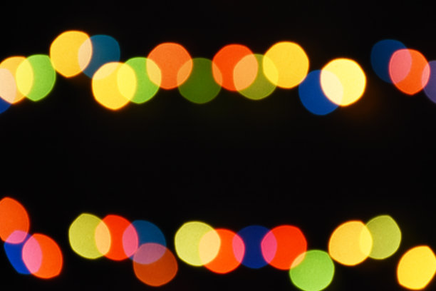 在黑暗中多色散焦光图片下载