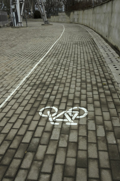 自行车标志在地上。空的空间。活跃的生活在城镇图片下载