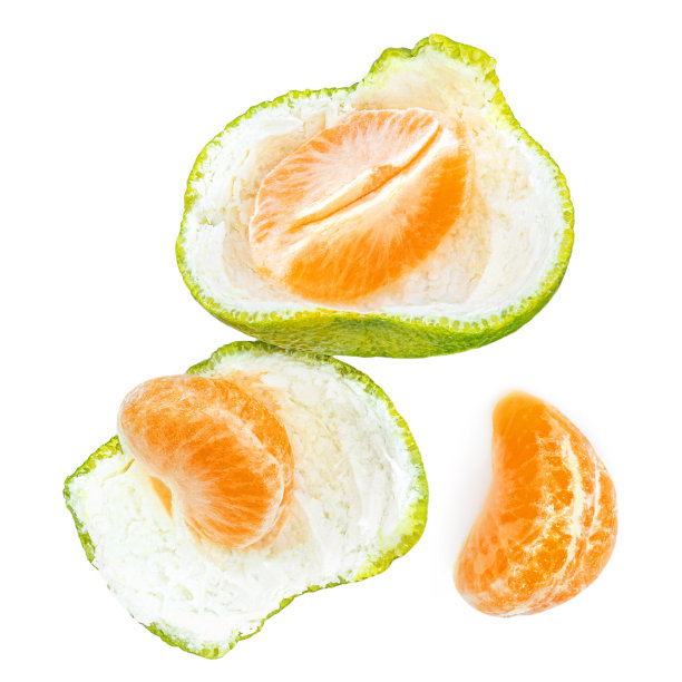 去皮的橘子水果片(小柑橘，橘)片孤立在白色的背景。前视图。平躺图片下载