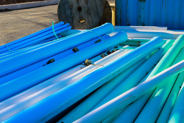 用于排水系统建设的蓝色下水管道托盘图片下载