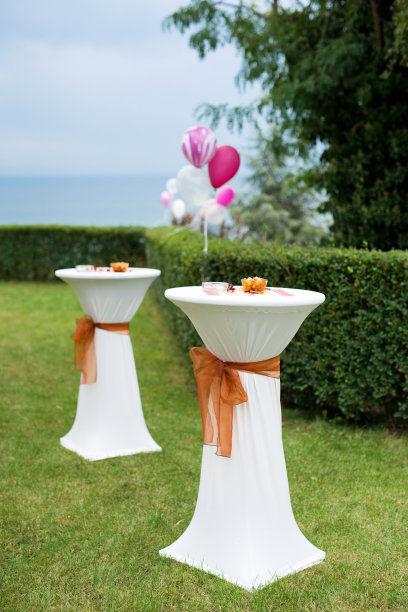 装饰庆祝活动桌在晴天户外背景图片下载