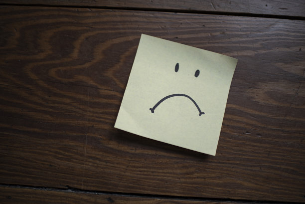 悲伤的笑脸，把它贴出来图片下载