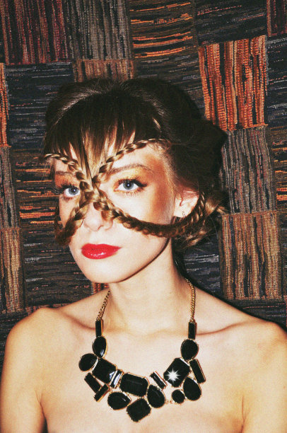 一个美丽的模特的创意肖像图片下载