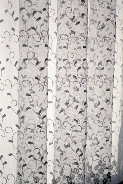 薄纱窗帘在夕阳的照耀下图片下载