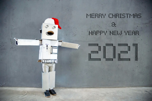 混凝土墙前的自制圣诞老人机器人-圣诞快乐，2021年新年快乐图片下载