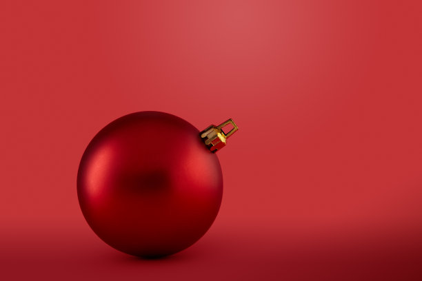 红色背景上的红色圣诞球图片下载