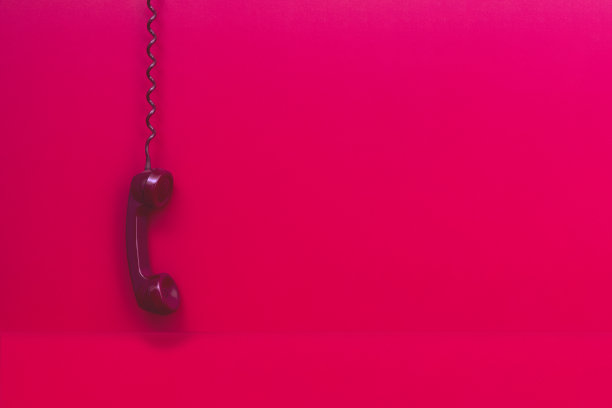 旧红色电话听筒图片下载