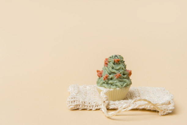 天然手工制作的肥皂，奶油色的蛋糕底色。零浪费，环保的化妆品理念。图片下载