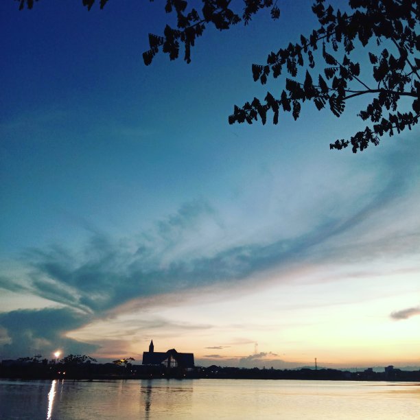 日落在湖图片下载