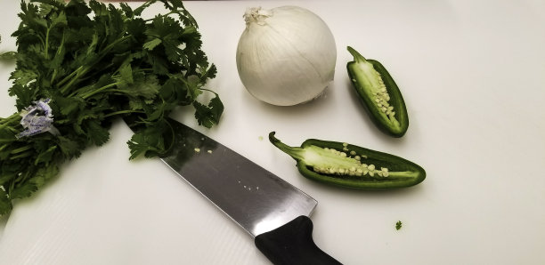 新鲜辣椒，白洋葱和香菜图片下载