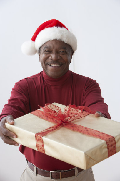 戴着圣诞老人帽的非裔美国人图片下载