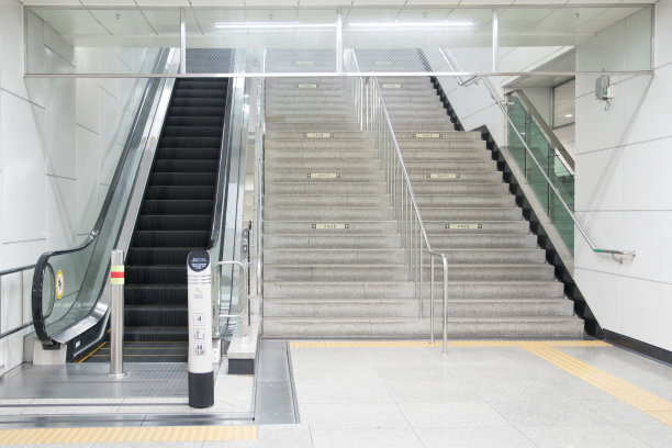 2017年8月26日，韩国庆基道龙仁:新邦当线内的楼梯图片下载