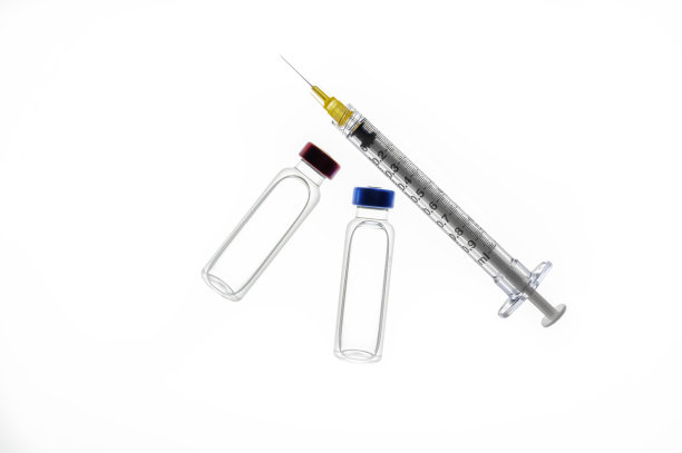 红色和蓝色瓶子与注射器图片下载