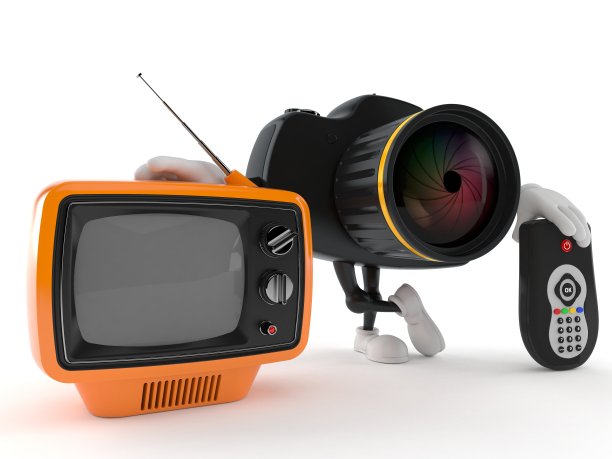 相机字符与电视机和遥控器图片下载