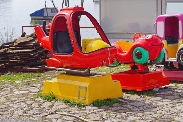 小孩骑图片下载