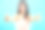 肖像亚洲美丽的女人微笑她显示了两个手指大拇指向上和看向相机图片下载