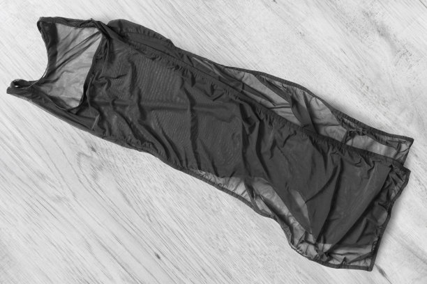 木制背景上的睡衣图片下载