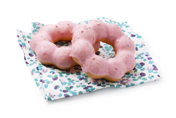 白色背景上的草莓味粉色甜甜圈图片下载