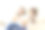 小女孩的照片和化妆品和她的母亲在附近。图片下载