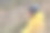 快乐的男孩放松在高草秋天的一天。图片下载