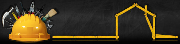 房屋形状中的安全帽、工作工具和折叠尺图片下载
