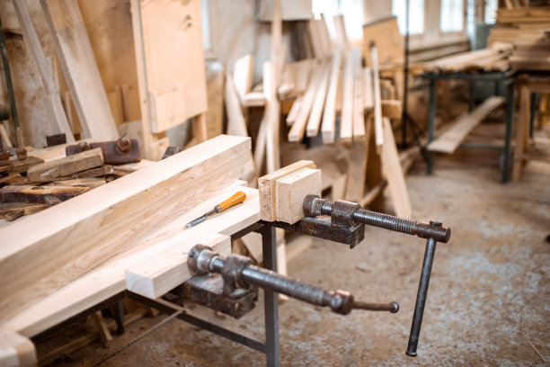 木工车间里的旧压力图片下载