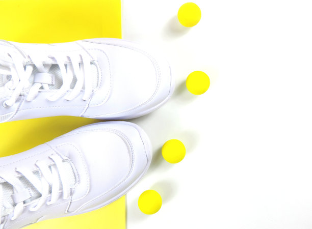 白色跑鞋，运动活动概念图片下载