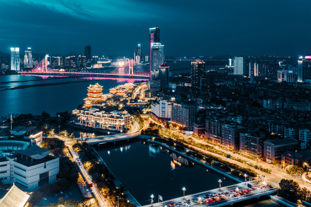 夜里南昌滕王阁，是中国著名的古建筑之一图片下载