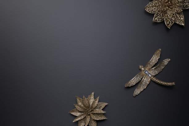 黑色的圣诞背景与金色的圣诞装饰图片下载