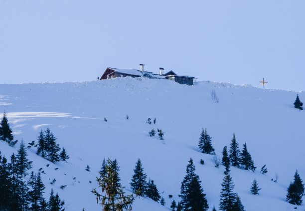 房子在山顶的山撸德国图片下载