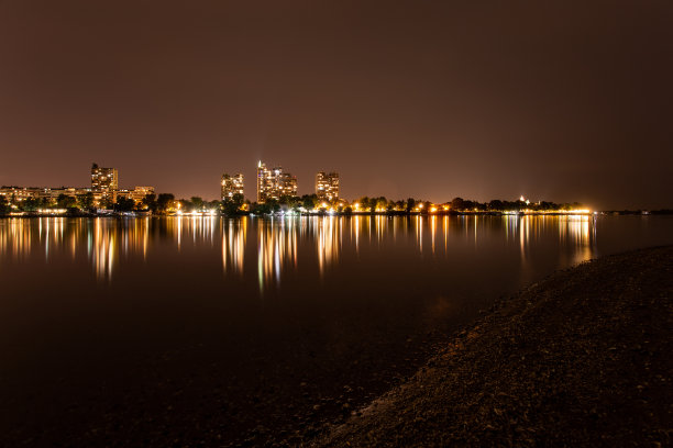 河夜景与反射图片下载